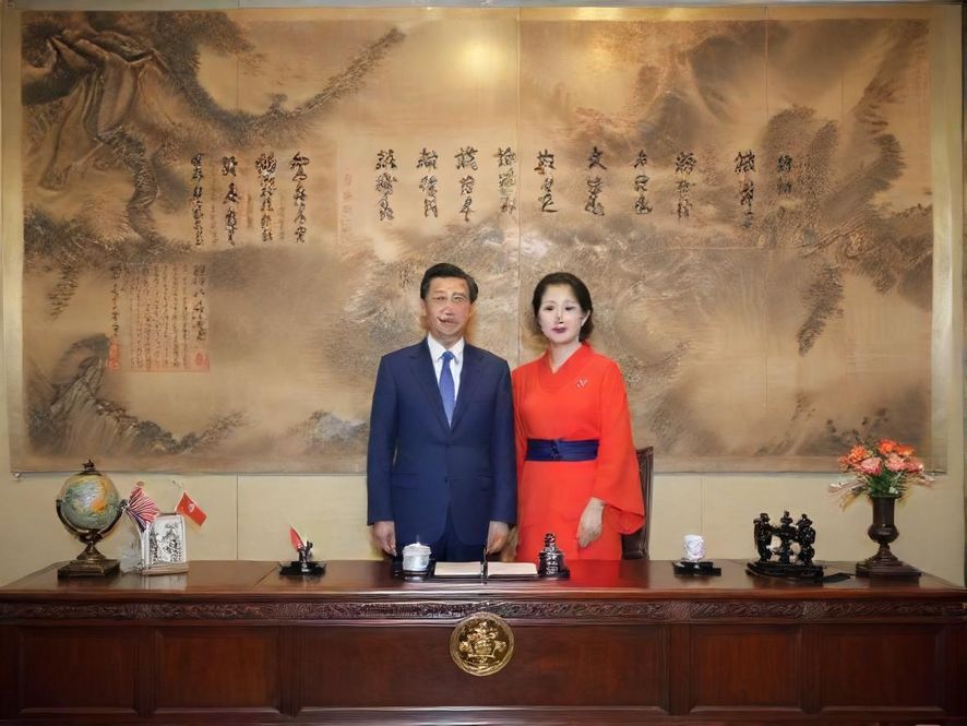 广佛桑拿会所的豪华大堂，灯光明亮，装潢现代，给人一种舒适与尊贵的感觉。